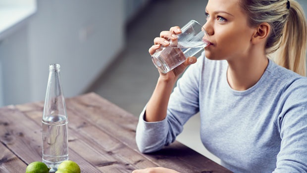 ayuda para dejar de fumar (bebe agua)