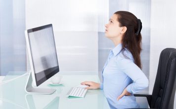 7 consejos para prevenir el dolor de espalda en una oficina postura oficina
