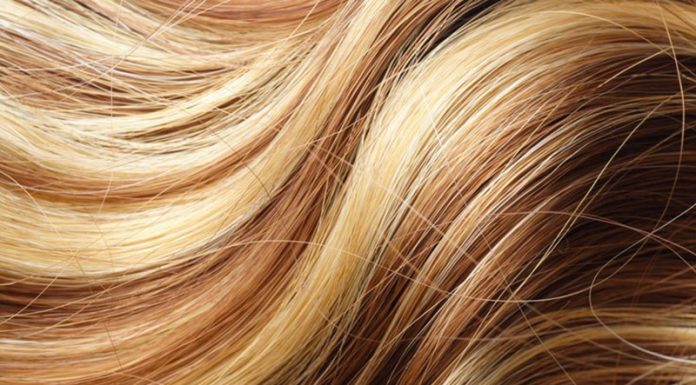 hacerse reflejos en el pelo en casa