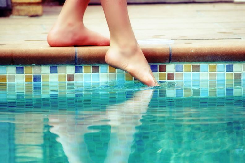 corte de digestion en niños piscina