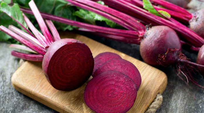 beneficios de la remolacha roja cruda