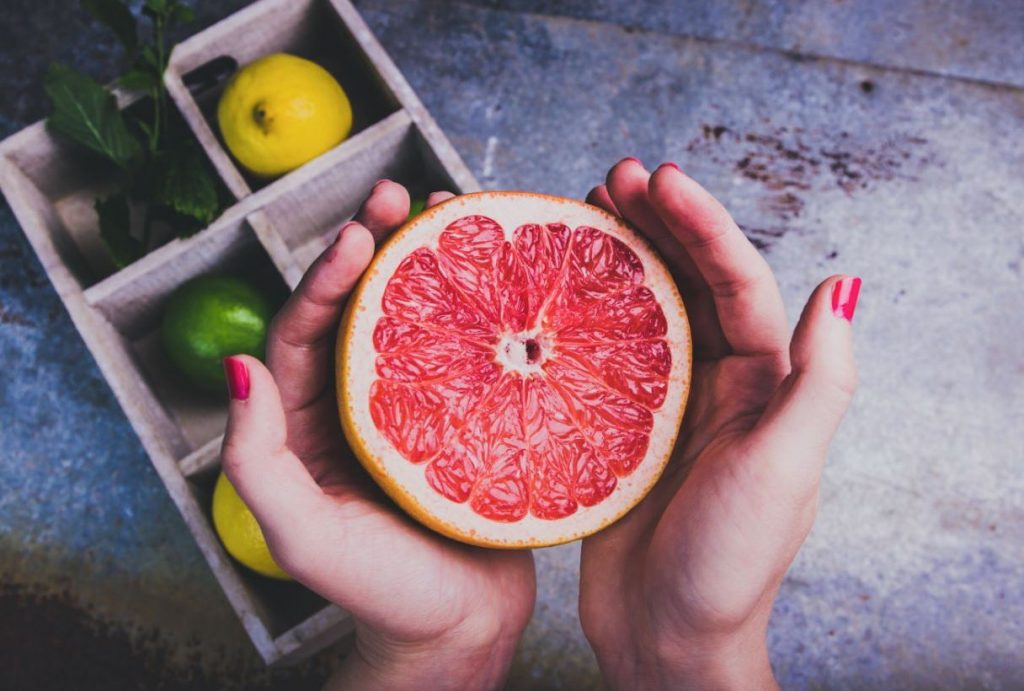 propiedades curativas del pomelo rojo