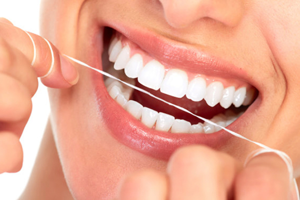 como usar la seda dental