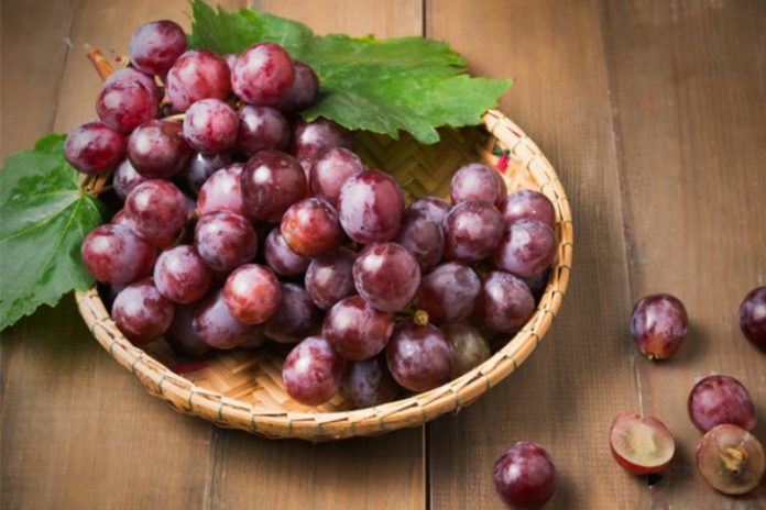 beneficios de la uva morada para la salud