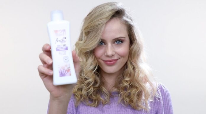 Cómo cuidar y proteger tu cabello blanco con la línea Violet Shot de Salerm Cosmetics Violet Shot de Salerm Cosmetics